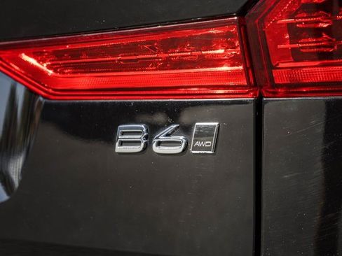 Certified 2022 Volvo XC60 B6 Inscription w/ Advanced Package image 7