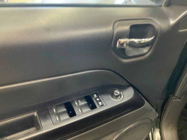 Used 2013 Jeep Compass Sport AWD/4WD image 24