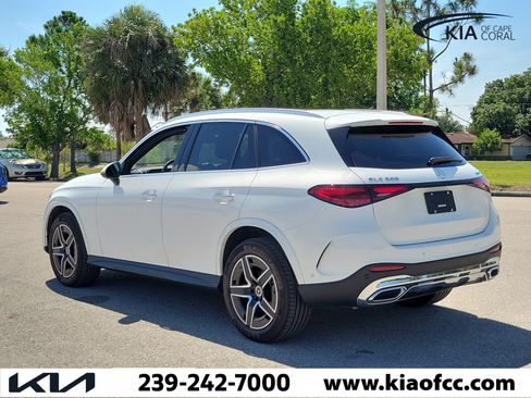 Used 2025 Mercedes-Benz GLC 300 4MATIC image 4