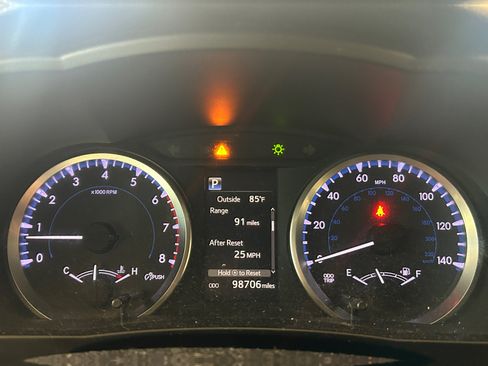 Used 2017 Toyota Highlander LE FWD image 16