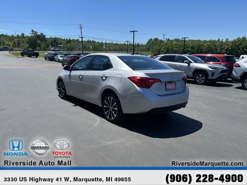 Used 2018 Toyota Corolla SE w/ SE Premium Package FWD image 7