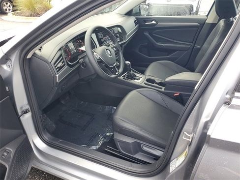 Used 2020 Volkswagen Jetta SE w/ SE Cold Weather Package image 15