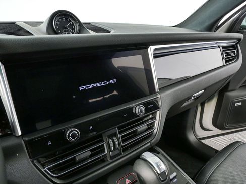 Used 2022 Porsche Macan AWD/4WD image 13
