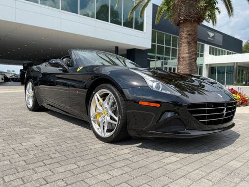 Used 2016 Ferrari California T RWD image 10