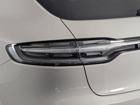 New 2026 Porsche Macan image 16