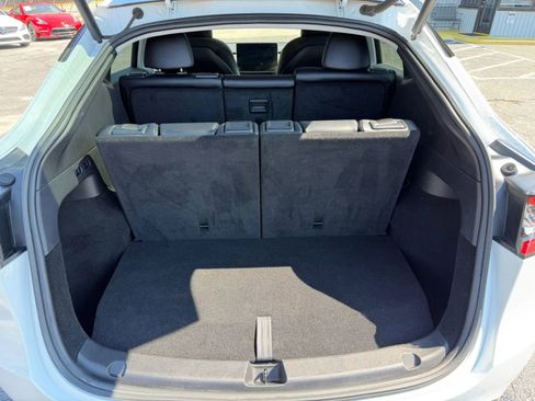 Used 2022 Tesla Model Y Long Range image 23