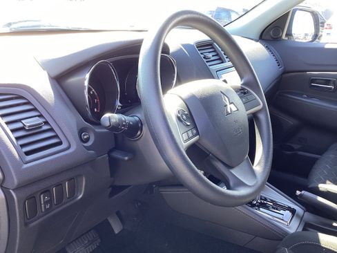 Used 2025 Mitsubishi Outlander Sport ES image 11