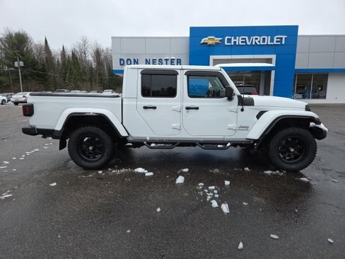 Used 2022 Jeep Gladiator Overland w/ Cold Weather Group image 28