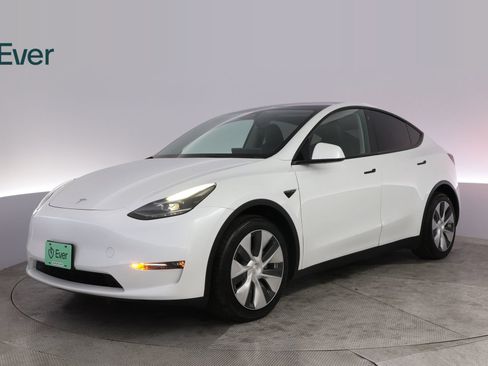 Used 2023 Tesla Model Y Long Range AWD/4WD image 2