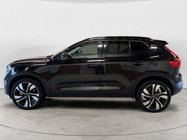 Used 2023 Volvo XC40 B5 Plus w/ Driver Assist Package AWD/4WD image 2
