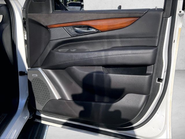 Used 2020 Cadillac Escalade Premium Luxury RWD image 19