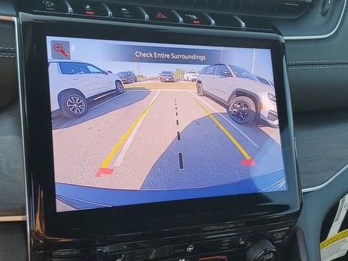 New 2025 Jeep Grand Cherokee Limited w/ Black Appearance Package image 10