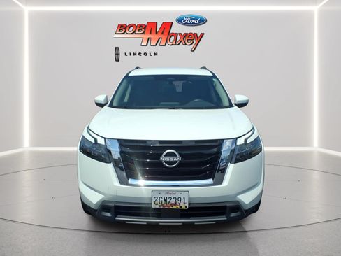 Used 2025 Nissan Pathfinder SV AWD/4WD image 2