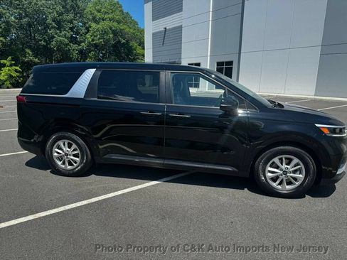 Used 2024 Kia Carnival LX FWD image 6