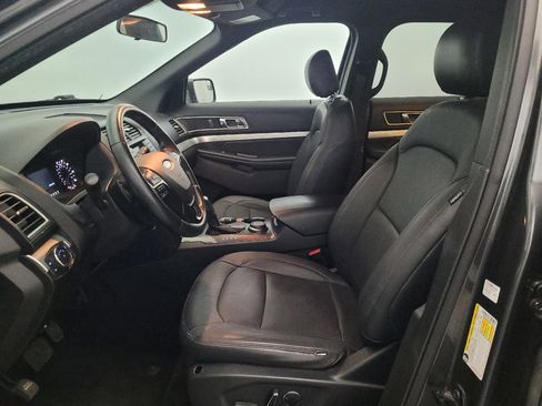 Used 2017 Ford Explorer XLT AWD/4WD image 17