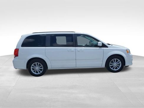 Used 2016 Dodge Grand Caravan SXT FWD image 3
