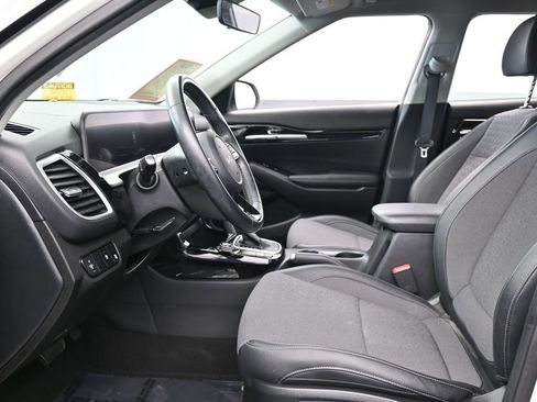 Used 2024 Kia Seltos S image 11