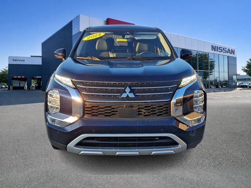 Used 2024 Mitsubishi Outlander SE image 2