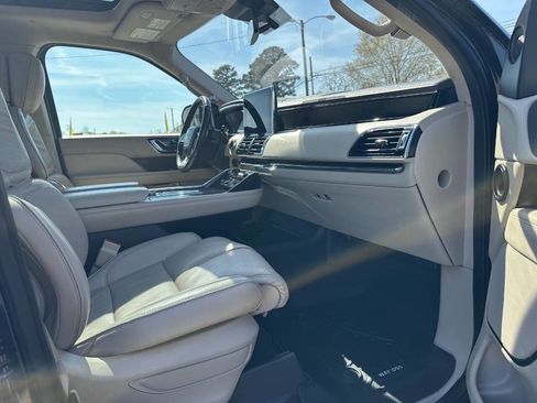 Used 2019 Lincoln Navigator L Reserve image 34