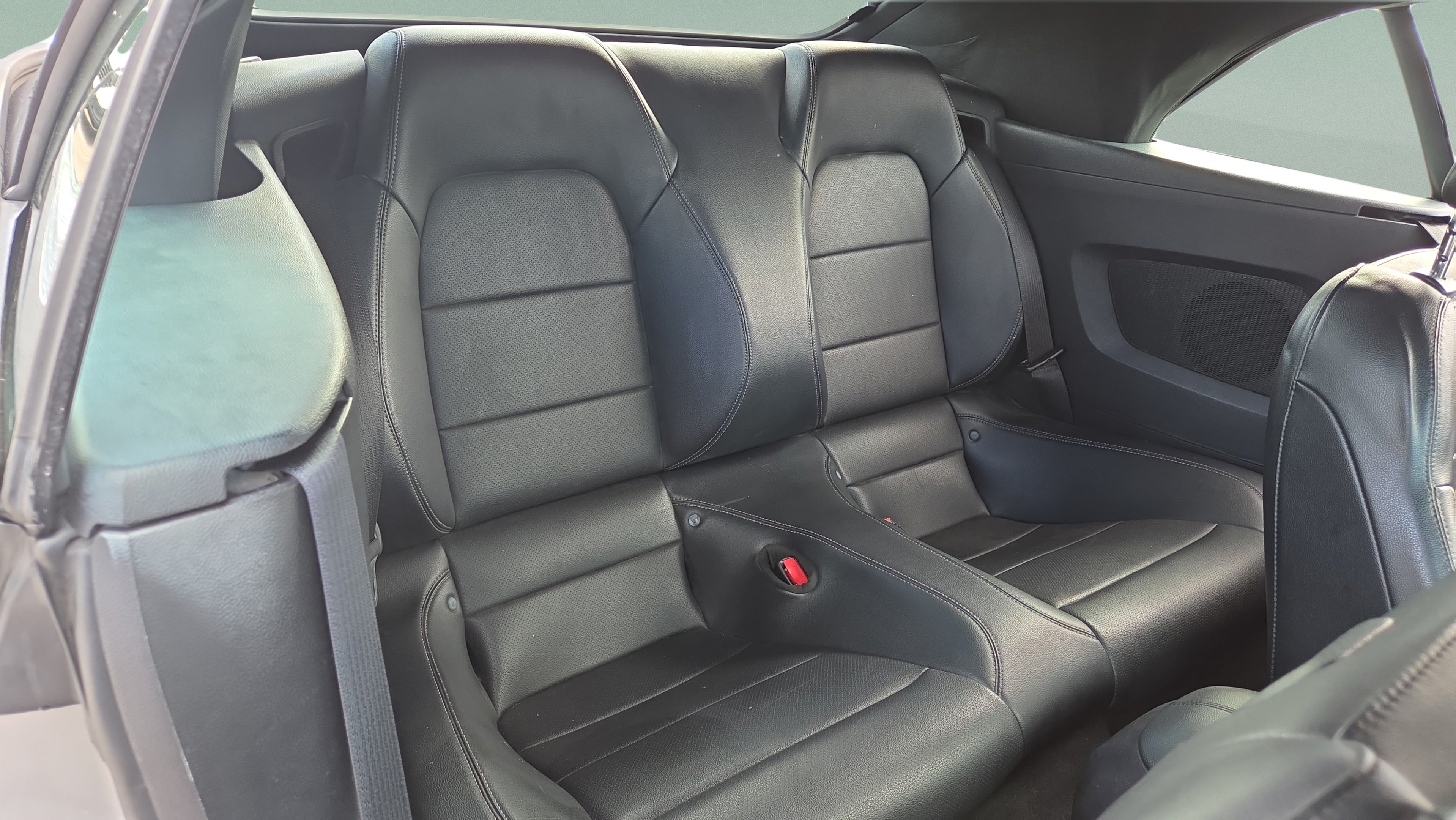 Used 2016 Ford Mustang Premium RWD image 15