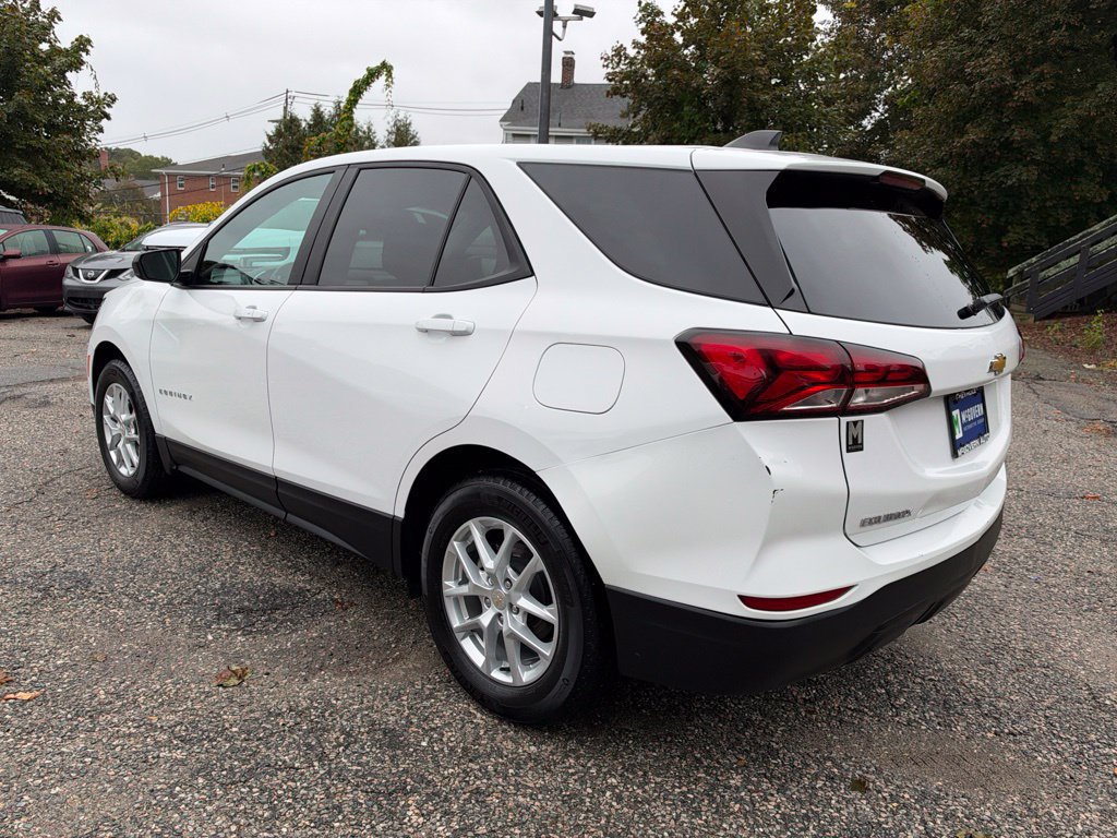 Used 2024 Chevrolet Equinox LS w/ LS Convenience Package FWD image 4