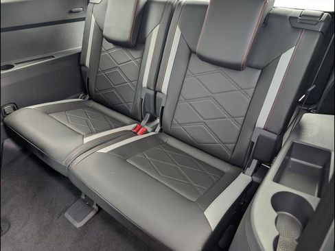 Certified 2025 Volkswagen Atlas Peak Edition SE AWD/4WD image 8