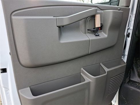 New 2025 Chevrolet Express 3500 LS image 8