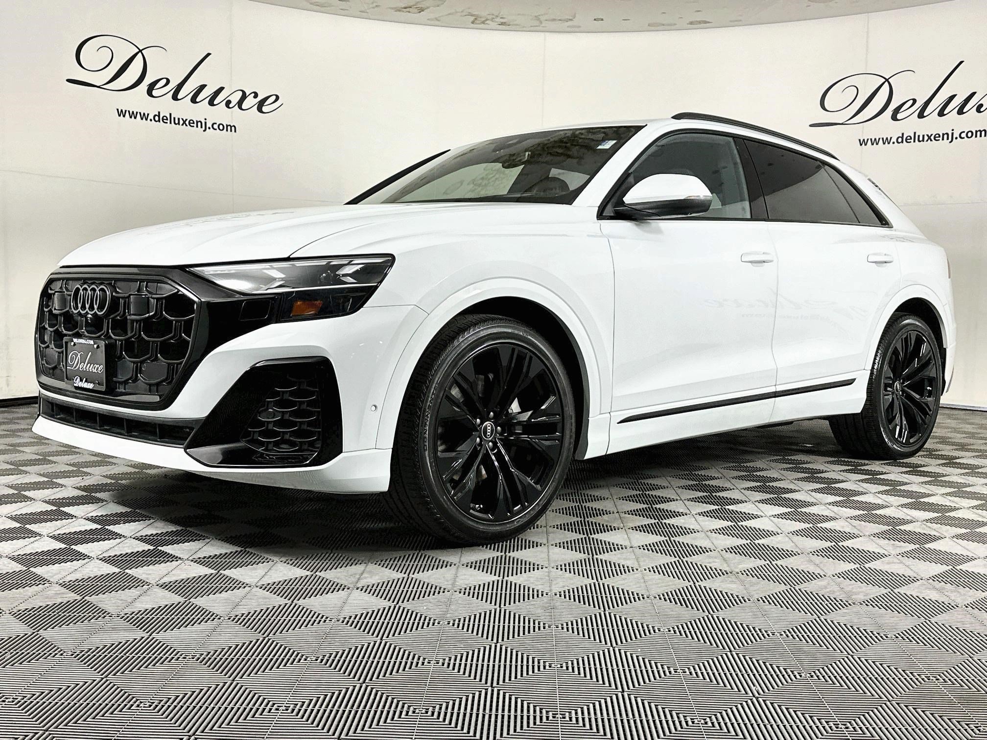 Used 2025 Audi Q8 Prestige w/ Prestige Package AWD/4WD image 3