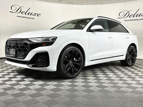 Used 2025 Audi Q8 Prestige w/ Prestige Package AWD/4WD image 3