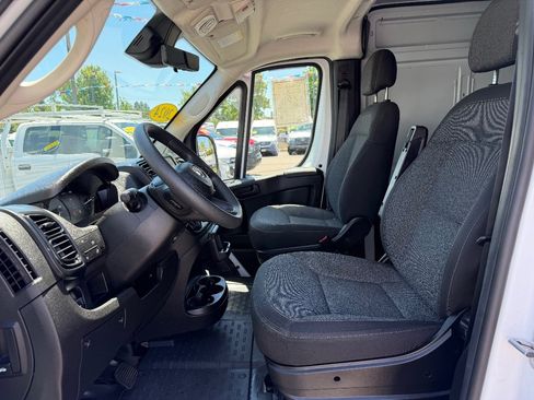 Used 2024 RAM ProMaster 2500 w/ Safety Group FWD image 14