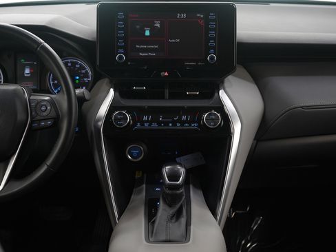 Used 2021 Toyota Venza LE image 16