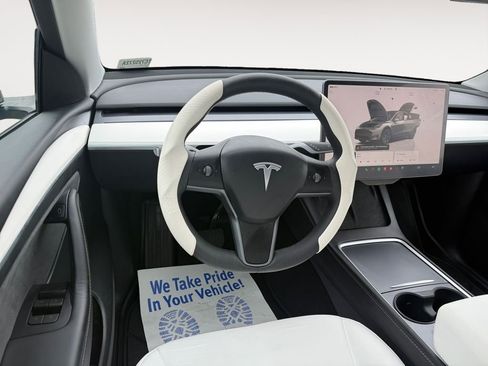 Used 2024 Tesla Model Y 2WD image 12