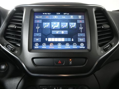 Used 2022 Jeep Cherokee Trailhawk w/ Comfort/Convenience Group AWD/4WD image 27