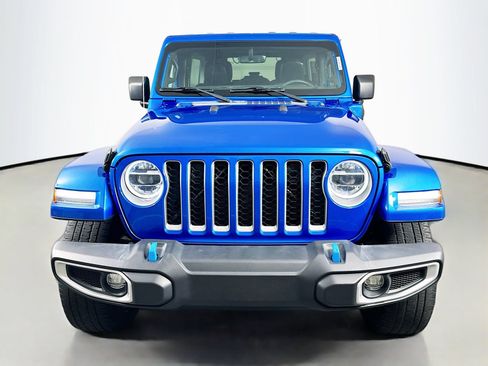 Used 2022 Jeep Wrangler Unlimited Sahara w/ Cold Weather Group AWD/4WD image 2