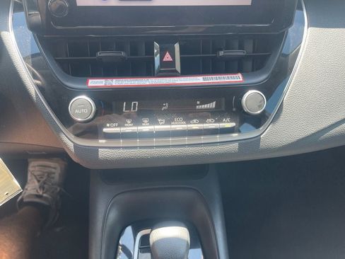 Used 2025 Toyota Corolla LE FWD image 18