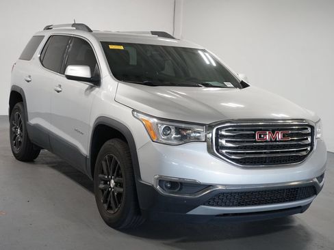 Used 2019 GMC Acadia SLT w/ LPO, Cargo Package FWD image 3