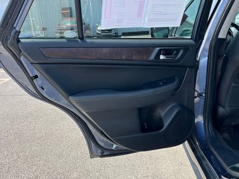Used 2017 Subaru Outback 2.5i Limited AWD/4WD image 37