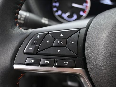 Used 2025 Nissan Sentra SR w/ SR Premium Package image 18