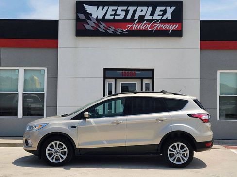 Used 2017 Ford Escape SE w/ SE Leather Comfort Package FWD image 27