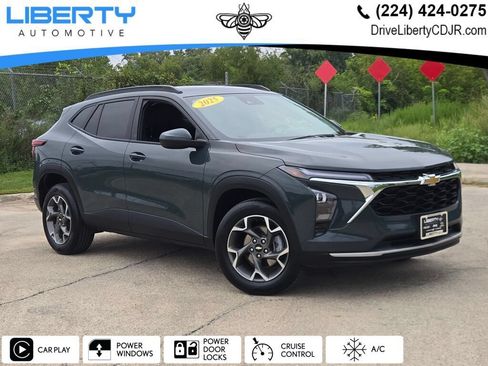 Used 2025 Chevrolet Trax LT FWD image 1