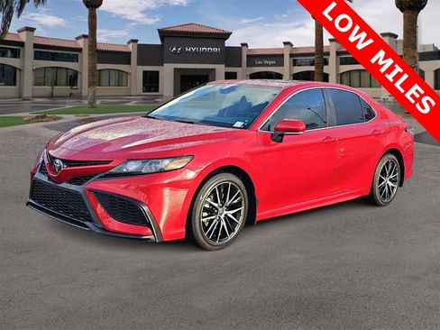 Used 2023 Toyota Camry SE image 4