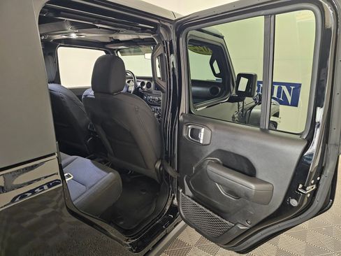 Used 2022 Jeep Gladiator Sport AWD/4WD image 23