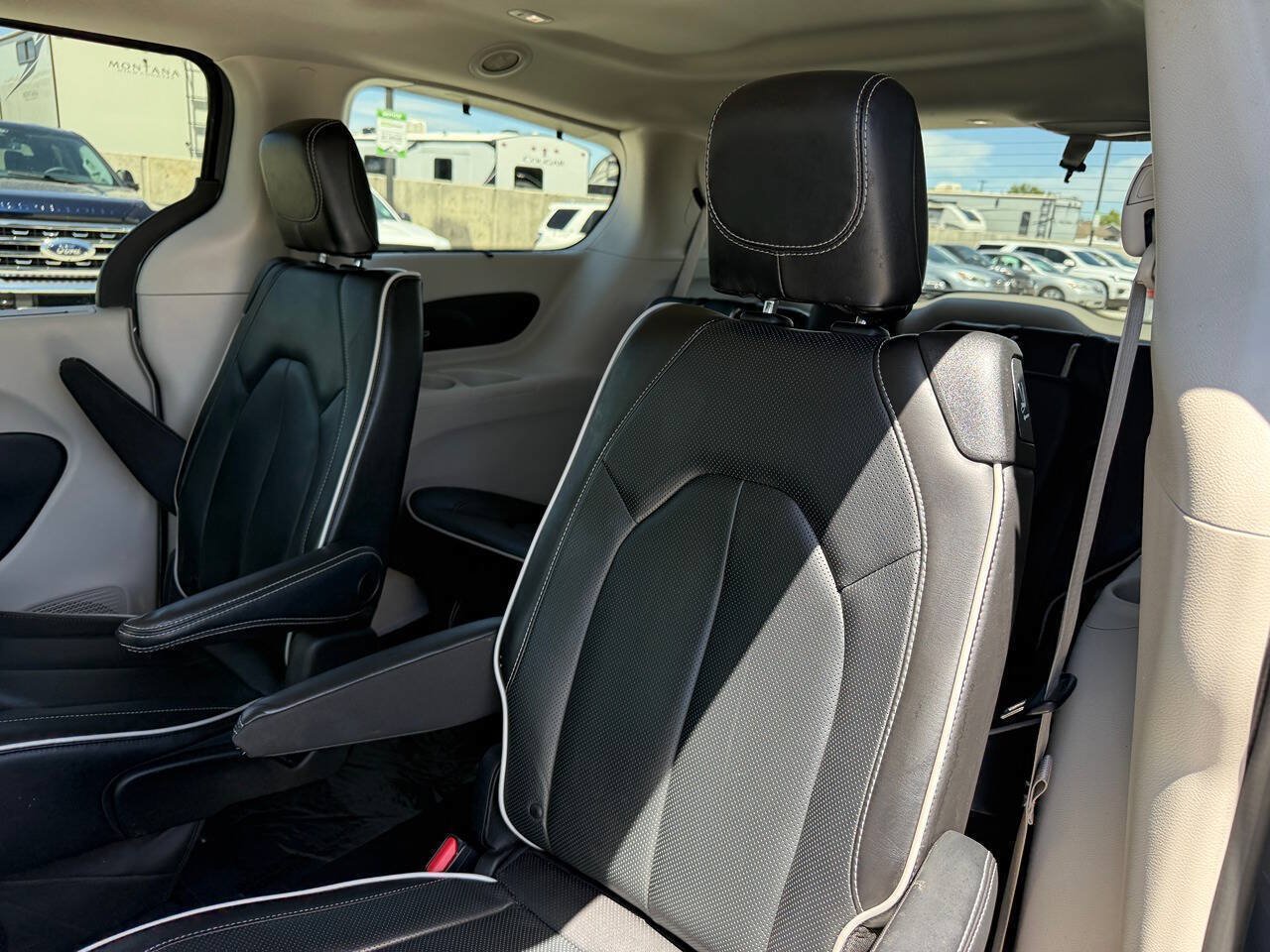 Used 2023 Chrysler Pacifica Limited FWD image 20