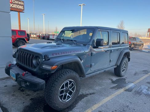 Used 2025 Jeep Wrangler Unlimited Rubicon w/ Technology Group image 5