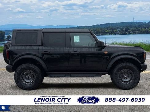 New 2025 Ford Bronco Badlands w/ Sasquatch Package image 2