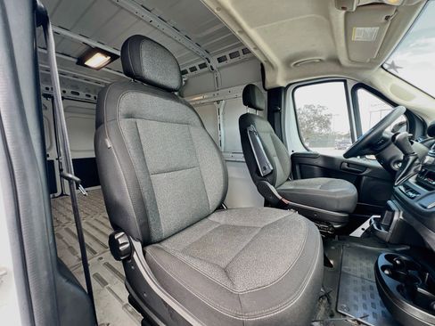 Used 2025 RAM ProMaster 2500 w/ Convenience Group FWD image 31