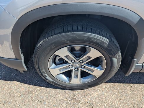 Used 2025 Honda Pilot EX-L image 10