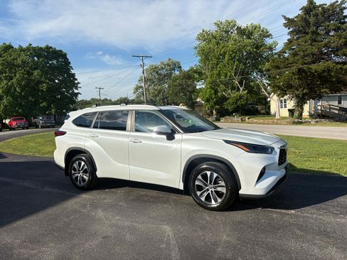 Used 2023 Toyota Highlander XLE AWD/4WD image 31