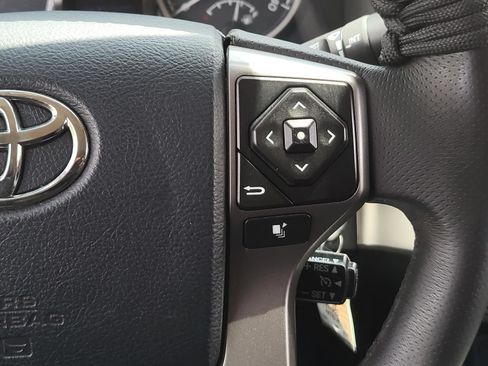 Used 2017 Toyota Tacoma SR5 w/ Tow Package RWD image 25