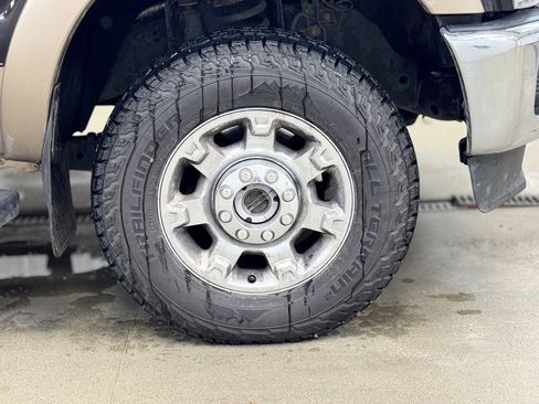 Used 2014 Ford F250 Lariat w/ Chrome Package image 4